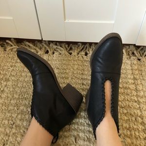 Very Volatile black booties
